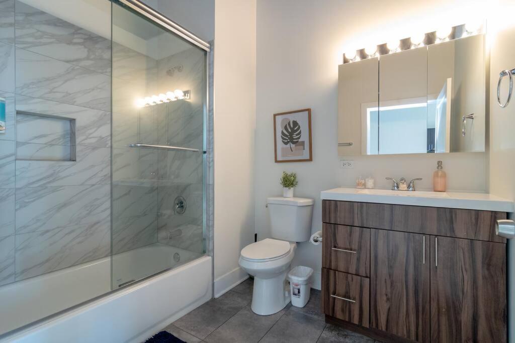 Mccormick Place 2Br Stylish Suite With Optional Parking And Gym For Up To 8 Guests Near Soldier Field And Grant Park Chicago Dış mekan fotoğraf